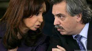 La vicepresidenta argentina califica como disparate judicial, institucional y político su imputación por presunto. Argentina Cristina Fernandez De Kirchner Renounces Presidential Bid News Dw 19 05 2019