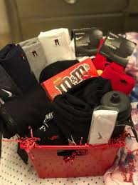 Birthday Gift Baskets For Him Valentinesdaygiftsforhim Valentine S Day Gift Baskets Boyfriend Gifts Gift Baskets For Him