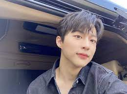 He was born on april 4, 1998 and made his acting debut in 2019. Bae In Hyuk Actors Actresses Actors Actresses