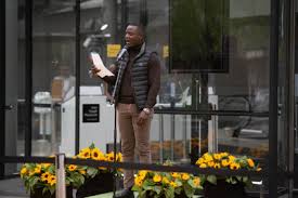 In zijn debuutbundel ik heb een fiets gekocht , neemt dichter gershwin bonevacia een fietstocht als metafoor voor het leven. Van Gogh Museum Finally Reopens Van Gogh Museum