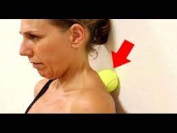 Use luz natural, cortinas o persianas en las ventanas. El Truco De La Pelota De Tenis Para Aliviar El Dolor De Espalda Cuello O Rodilla En Segundos Youtube