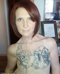 Αποκαλύφθηκε το τατουάζ του υφυπουργού. Xwris Sth8os Alla Me Tatoyaz Yparxei Omorfia Meta Thn Mastektomh Eikones Zwh Iefimerida Gr