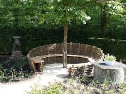 bekijk de foto van 23964 met als titel leuke bank gemaakt van gevlochten wilgen en andere inspirerende plaatjes op welke nl tuin tuin ideeen buitentuin
