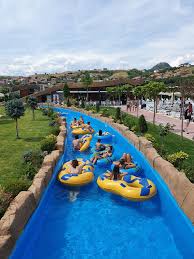 Wyjątkowe miejsce zarówno pod względem architektury, jak i dostępnych atrakcji. Mitrovica Aquapark Kosovo Atlantis Pool