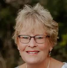 Robin Crocker: Detail-Oriented Relationship Manager at Financial Focus LLC