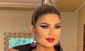 حاصلة على بكالوريوس في التجارة عام 1988، تزوجت الممثل محمود عبد العزيز وليس لديها أبناء. Ø§Ø³ØªØ¹Ø¯Ø§Ø¯Ø§Øª Ø¨ÙˆØ³ÙŠ Ø´Ù„Ø¨ÙŠ Ù„Ø®ØªØ§Ù… Ø§Ù„Ù‚Ø§Ù‡Ø±Ø© Ø§Ù„Ø³ÙŠÙ†Ù…Ø§Ø¦ÙŠ ØµÙˆØ±Ø© ÙˆÙÙŠØ¯ÙŠÙˆ Ø®Ø¨Ø± ÙÙŠ Ø§Ù„ÙÙ†