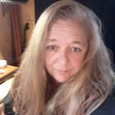 I found this wonderful pewter fish for our cottage at a nearby thrift store.