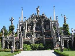 For several centuries, the borromeo family has owned these islands as a summer palace and retreat from their milan villas. Isola Bella Im Wahrsten Sinne Des Wortes Isola Bella Lago Maggiore Langensee Reisebewertungen Tripadvisor