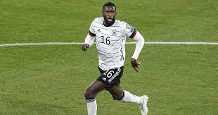 Uefa will take no action against antonio rüdiger despite the chelsea defender appearing to nibble paul pogba's back during germany's defeat by france.rüdiger, 28, appeared to touch the. Ccxekgkmlem4cm