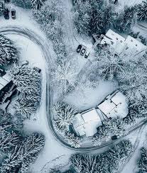 фотографии снега и льда в природе на улицах города Holy Smokes Thomasfaviell Takes Epic Photos Like This Stunning Aerial View Of A Freshly Snow Covered Whistler Whistler Blackcomb Aerial View Epic Photos