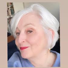 WHAT MEMOIRS ARE YOU READING?