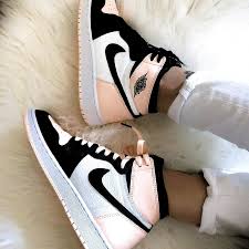 Behind The Scenes By Sneakersmile Source By Marylynowususansah Outfits Casuales Tenis Deportivos Scene Jordan Shoes Girls Shoes Sneakers Nike Girls Shoes