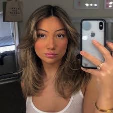 Alyssa Knapton's Instagram, Twitter & Facebook