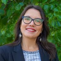 Laura Hickerson's Instagram, Twitter & Facebook