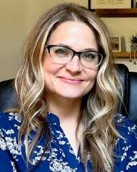 Stephanie Gast's Instagram, Twitter & Facebook