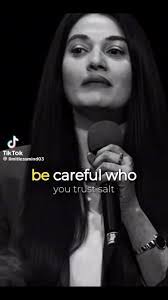 Kim Rollo's Instagram, Twitter & Facebook