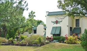 One Of The Vacation Homes Of A Huge Movie Star Ms Gloria Swanson One Of Gloria S Vacation Homes In New P Celebrity Houses Hollywood Homes Celebrity Mansions