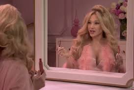 SNL: Ariana Grandes Jennifer Coolidge Impression, Chloe Fineman