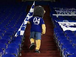 Schalke geht 0:4 gegen dortmund unter : Schalke Ultras Versammeln Sich Vor Dem Stadion Geruchte Um Tedesco Mopo De