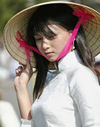 Áo dài Việt quyến rũ trên báo Trung Quốc