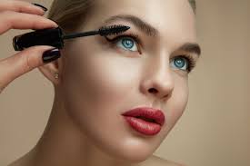 O segredo das famosas para umas pestanas perfeitas