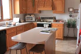 Most people prefer to choose oak cabinet to decorate their kitchen and no surprise if become a favorite choice for homeowners. Brilliant Updating Golden Oak Cabinets With Wooden Range Hood Cover And Partial Overlay Kitchen Cabinets White Kitchen Paint Colors Kitchen Colors Oak Cabinets