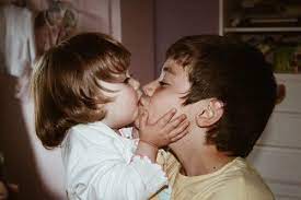 Harry styles fans think he was using an american accent during his brit awards acceptance pictures of harry styles as ariel in the little mermaid have gone viral, and they're quite a sight. Steph á´´ Hrry On Twitter Harry Styles Holding Kids Babies A Heart Melting And Cutest Thread