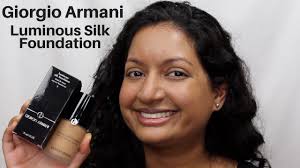 Die luminous silk foundation ist für alle hauttypen und hauttöne geeignet und bietet mit einer erweiterten palette von 40 nuancen perfekten glanz und einen makellosen teint für alle. Giorgio Armani Beauty Luminous Silk Foundation 1 Week Wear Test Youtube