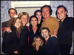 A quiet moment between Engelbert Humperdinck and his daughter Louise Dorsey became an unforgettable memory for everyone inside the packed London theatre. As Engelbert sat at the piano and Louise's voice gently
