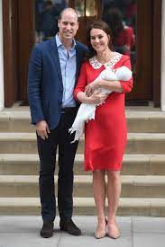 So sieht ihre revanche aus. Das Baby Von Kate Middleton Prinz William Das Erste Familienfoto Ist Da Vogue Germany