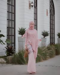 Baik di toko, butik 30 model gamis sifon modern. Model Gaun Pesta Brokat Kombinasi Sifon