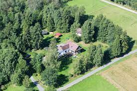 Situated in bad fallingbostel, this hotel is 1.9 mi (3 km) from golf club tietlingen and within 9 mi (15 km) of weltvogelpark walsrode and lüneburg heath nature park. Haus Am Wald Urlaub Am Nationalpark Und Der Edelsteinstrasse Haus Am Wald Urlaub Im Nationalpark Hunsruck Hochwald