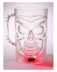 skull bierkrug mit led farbwechsler halloweendeko horror shop com halloween tischdekoration halloweendeko horror