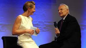 Anja reschke ist das gesicht (und die chefin) von panorama, ilka brecht (früher ebenfalls bei panorama) die moderatorin (und chefin) von frontal 21. Jubilaumsfeier 50 Jahre Panorama Das Erste Panorama 50 Jahre Panorama