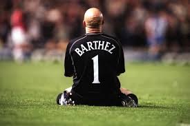 Barthez was just as strict as boris when it came to discipline, which made aaron, claude, mathilda and miguel fear him. Remembering When Fabien Barthez Played On The Wing For Man Utd Planet Football
