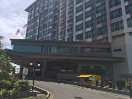 All their branches are full packed with people and have a better business than ordinary mcdonalds or kfcs. Meatandloafkk On Twitter We R Live Now At Sabah Oriental Hotel Near Their Basement Parking You Can See Us From The Roadside So Come On Down We Ll B Here 4 Lunch Til