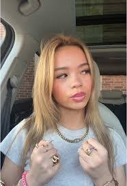 Eloise Kemp's Instagram, Twitter & Facebook