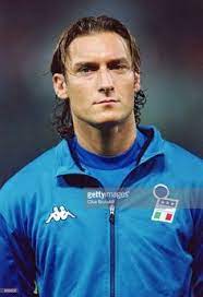 «immediately after francesco totti's departure from the roma football team, we wanted a terrifying right strike against which a very young buffon could do nothing, kicking off the giallorossi's goal. 44 Francesco Totti Ideas Francesco As Roma Soccer Players