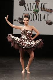Salon Du Chocolat 2015 Le Defile De Robes Avec Fauve Hautot Alizee Camille Cerf Robe Chocolat Le Salon Du Chocolat