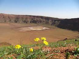 صباح الخـير من حائل فوهة بركان هتيمة بالقرب من مدينة طابه جنوب شرق حائل واحد من أشهر الب country roads natural landmarks landmarks