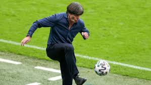 Tvp info jest polską stacją telewizyjną o charakterze informacyjnym, która należy do telewizji polskiej s.a. Joachim Loew Pod Ostrzalem Ekspertow Zmarnowal Ostatnie 7 Lat Sport Tvp Pl