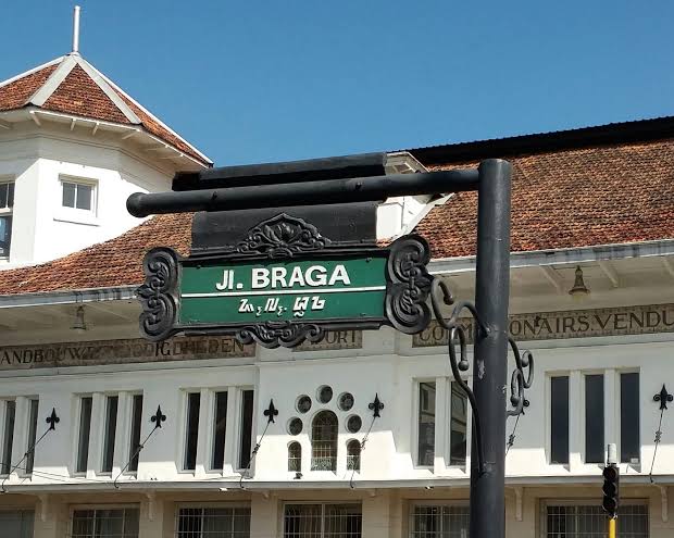 Galeri Header Background