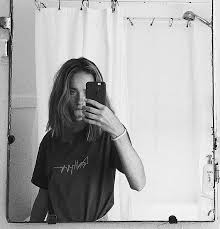 Black And White Mirror Selfie C H E M A I N E E E Mirror Selfie Poses Black And White Selfie Poses