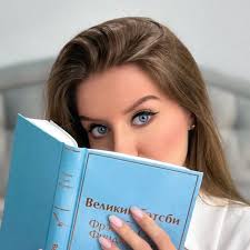 Hannah Bellinger from Hook, Line, and Sinker by Tessa Bailey  #hooklineandsinker #tessabailey #romancebooks #romance #books  #bookboyfriend #fanarts #illustration #ithappenedonesummer #hannahbellinger  #bellingersisters