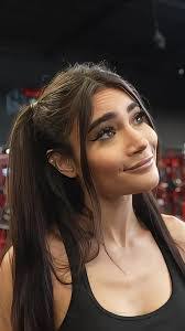 Nadia Sara's Instagram, Twitter & Facebook