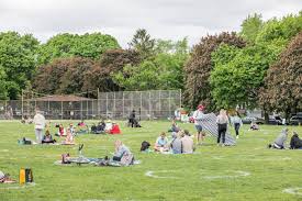 On thursday morning, photos of the new initiative started to appear on social media and these trinity bellwoods circles will now be. This Is What Trinity Bellwoods Looks Like On Its First Weekend With Social Distancing Circles