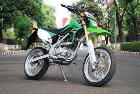 Sepeda motor jenis ini tidak mengejar top speed, tetapi akselerasi. Modifikasi Motor Kawasaki Klx 150 Ala Supermoto Modifikasi Terbaru 2020