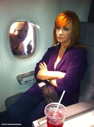 Reba And Melissa Peterman Aka Barbara Jean Laugh I Love To Laugh Funny Pictures