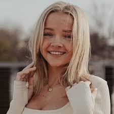 Iris Meeks's Instagram, Twitter & Facebook