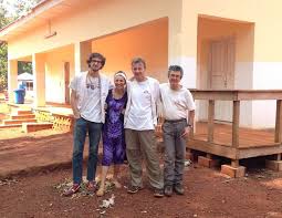 Vi er en nøytral og uavhengig medisinsk hjelpeorganisasjon som redder liv og lindrer nød. Med Leger Uten Grenser Som Kirurg I Bangassou Kirurgen